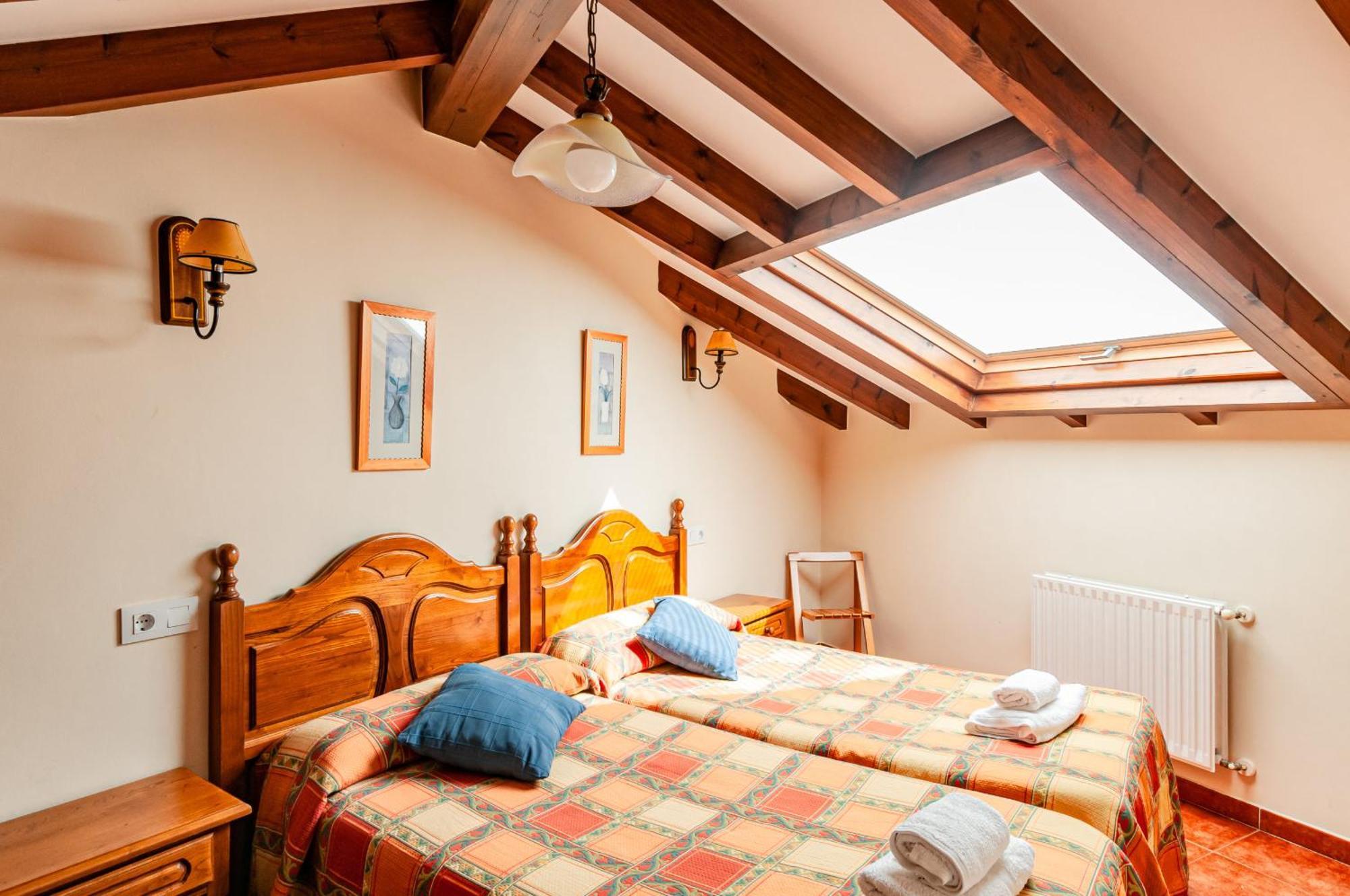 Apartamentos La Regoria 阿里纳斯·德·卡伯瑞勒斯 外观 照片